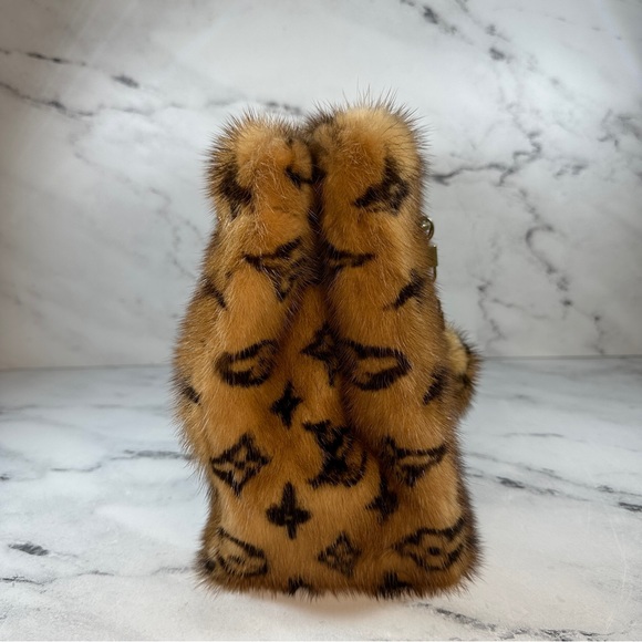 ❌❌ Louis Vuitton Mink Bag Monogram Les Extraordinnaires Le Fableux Fur tote - Picture 6 of 16